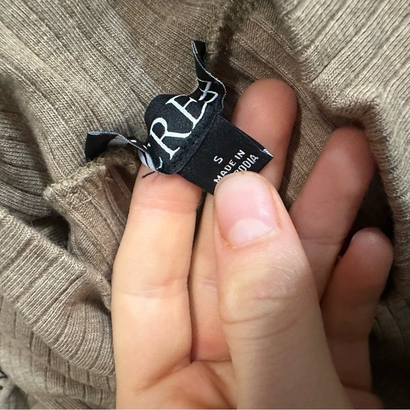 J crew heather caramel Premium rib turtleneck with whipstitch trim - Picture 2 of 4